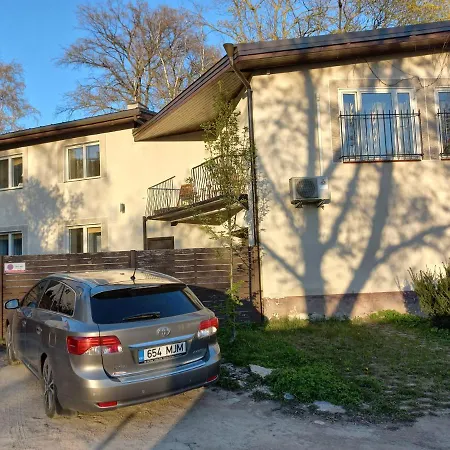 Toompuiestee Hoovimaja